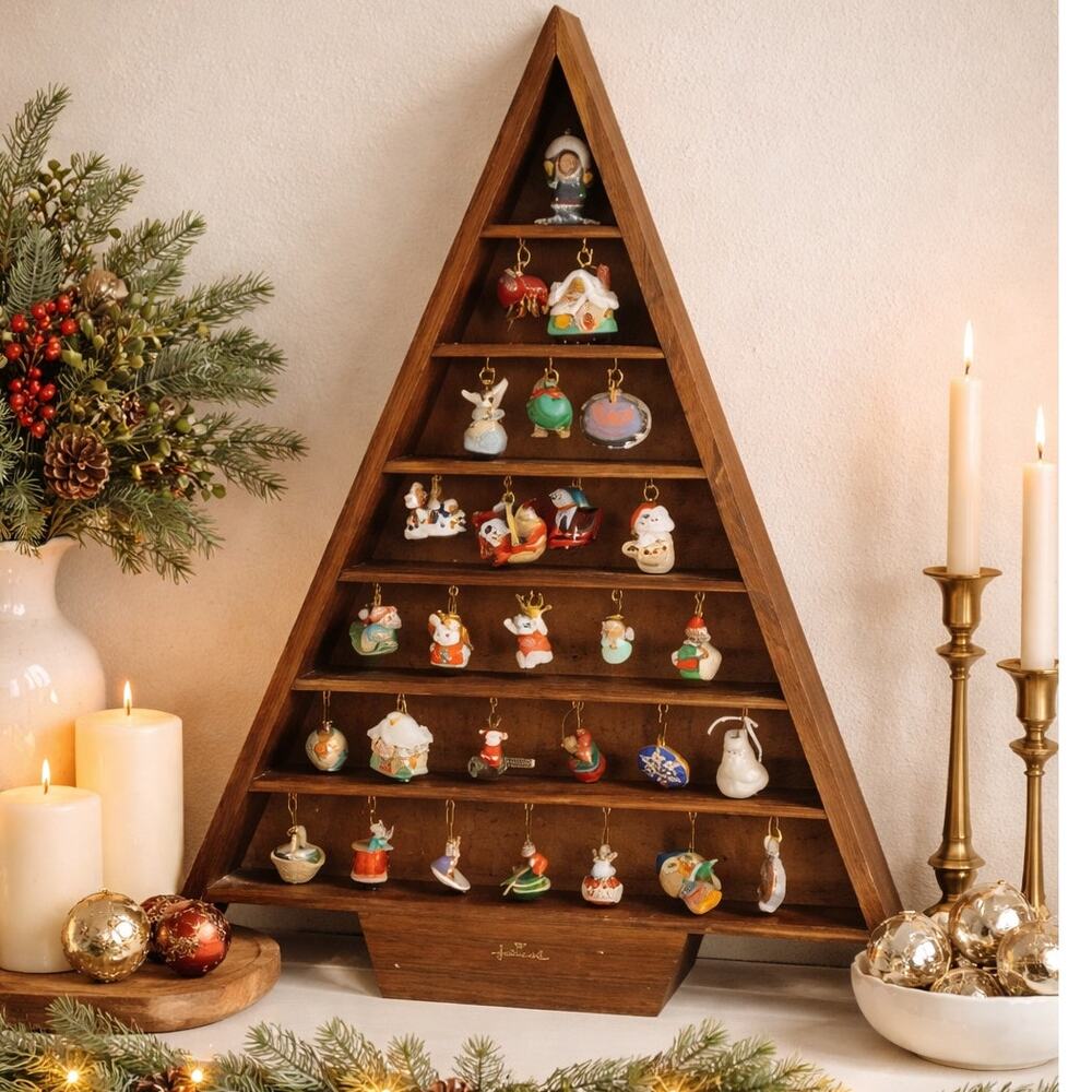 VTG 1988 Hallmark Wooden Shadow Box Christmas Tree Display with Mini Ornaments